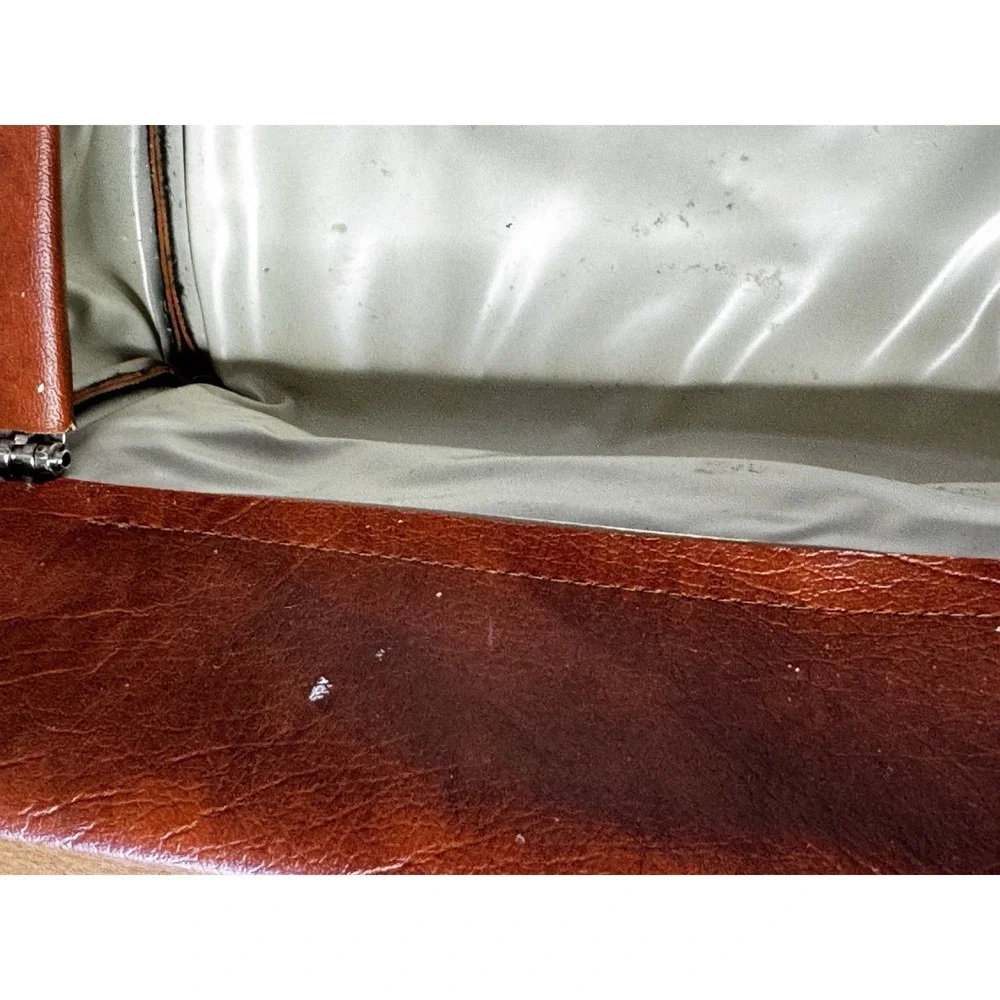 Vintage Flip Top Valet Kit‎ by St Thomas 1970's